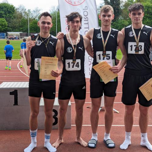 Mateusz, Ben, Til und Sören holen LVN-Langstaffelgold