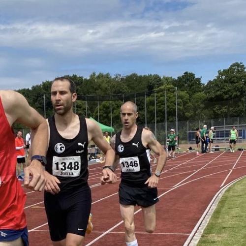 Jonathan und Henry laufen zu Gold
