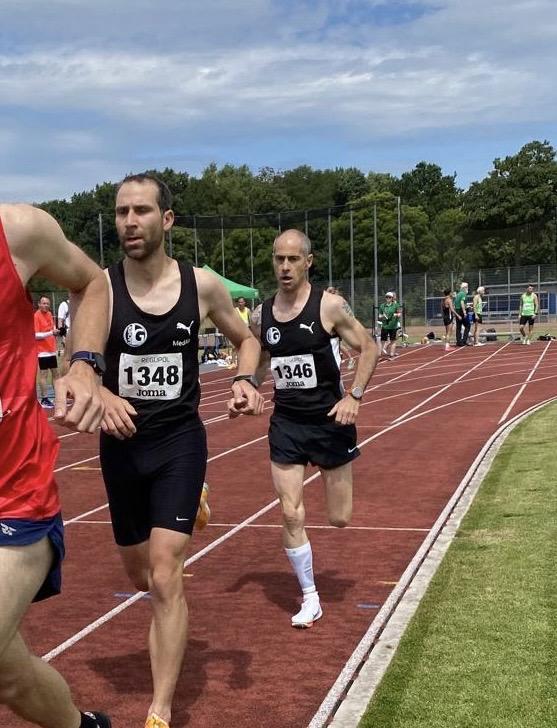 Jonathan und Henry laufen zu Gold